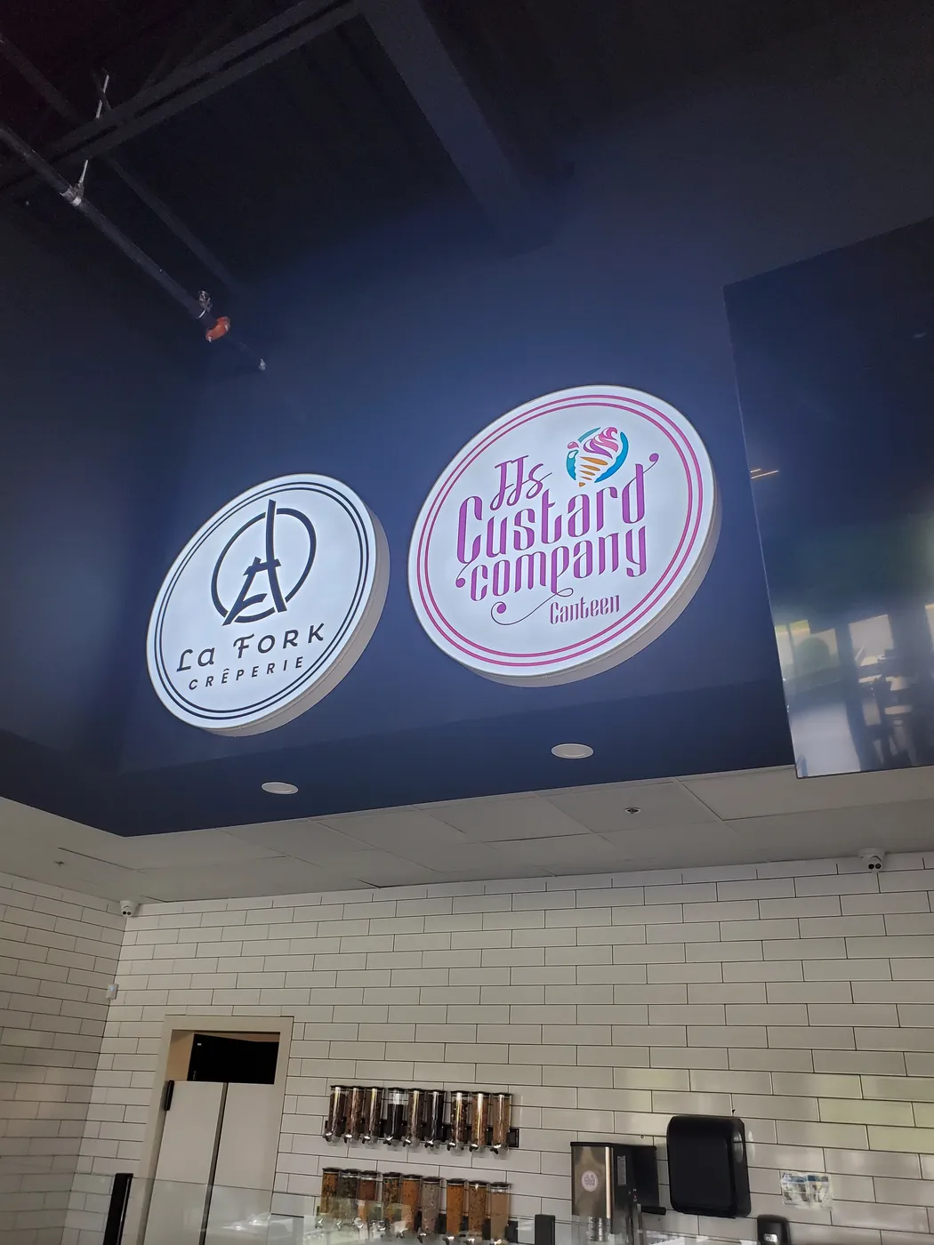 La Fork & Custard Co. – Lit wall logos