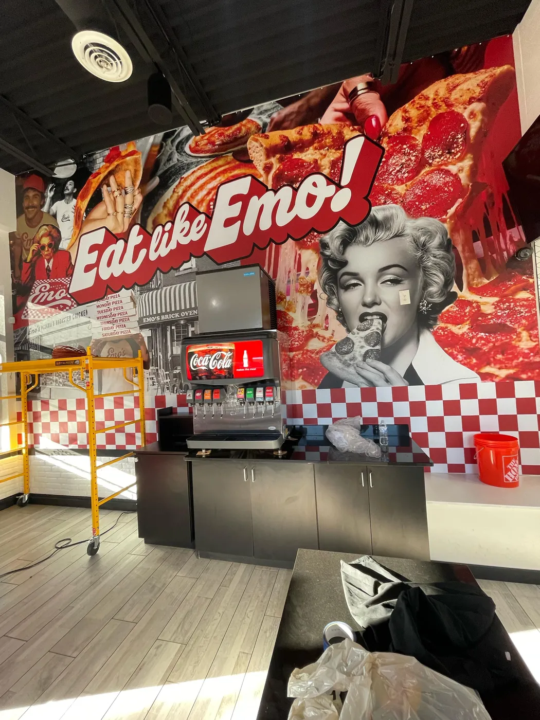 Emo's Pizza – Wall mural
