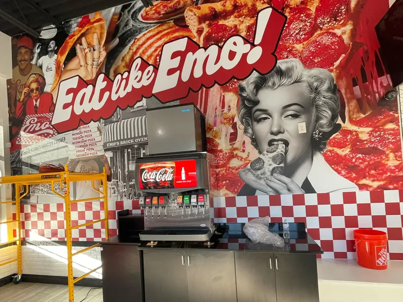 Emo's Pizza wall mural
